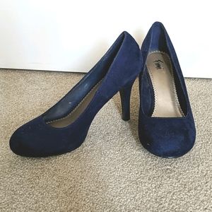 navy blue heels